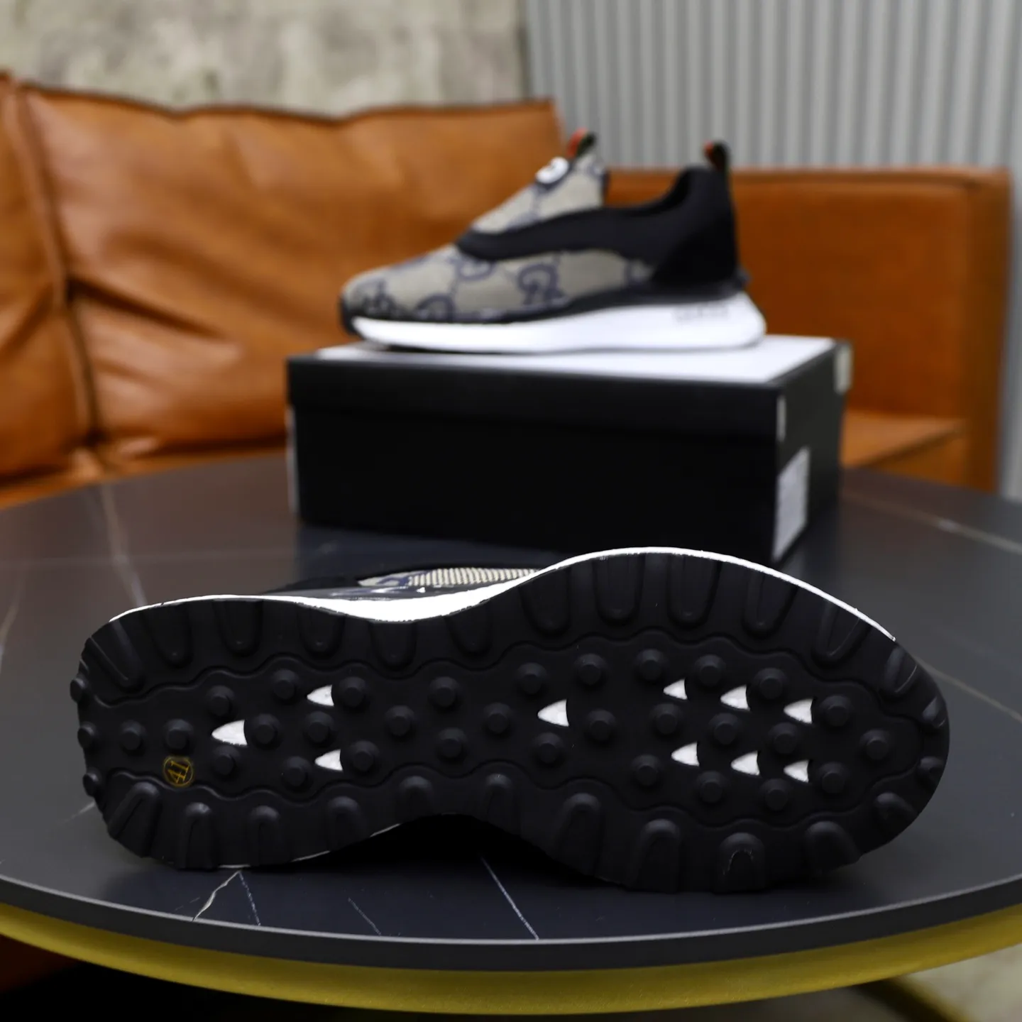 Ex-factory price: 462💰🙅‍♂️🙅‍♂️🙅‍♂️ Brand: Gucci GuCCI Standard code: 38-44 (45 customized) Grade: Same as the official website Material: Original leather stitching brand cloth Comfortable and breathable lining Lightweight and wear-resistant sports outsole Style category: Men's fashionable casual shoes Running sneakers Distinguished luxury brand elements Top luxury Color: actual picture color